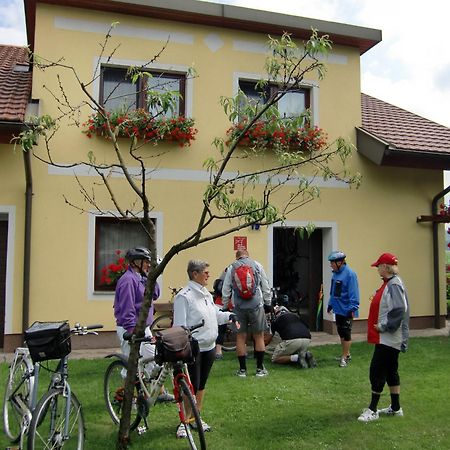 Privatzimmer Und Ferienwohnungen Leeb Persenbeug Eksteriør billede