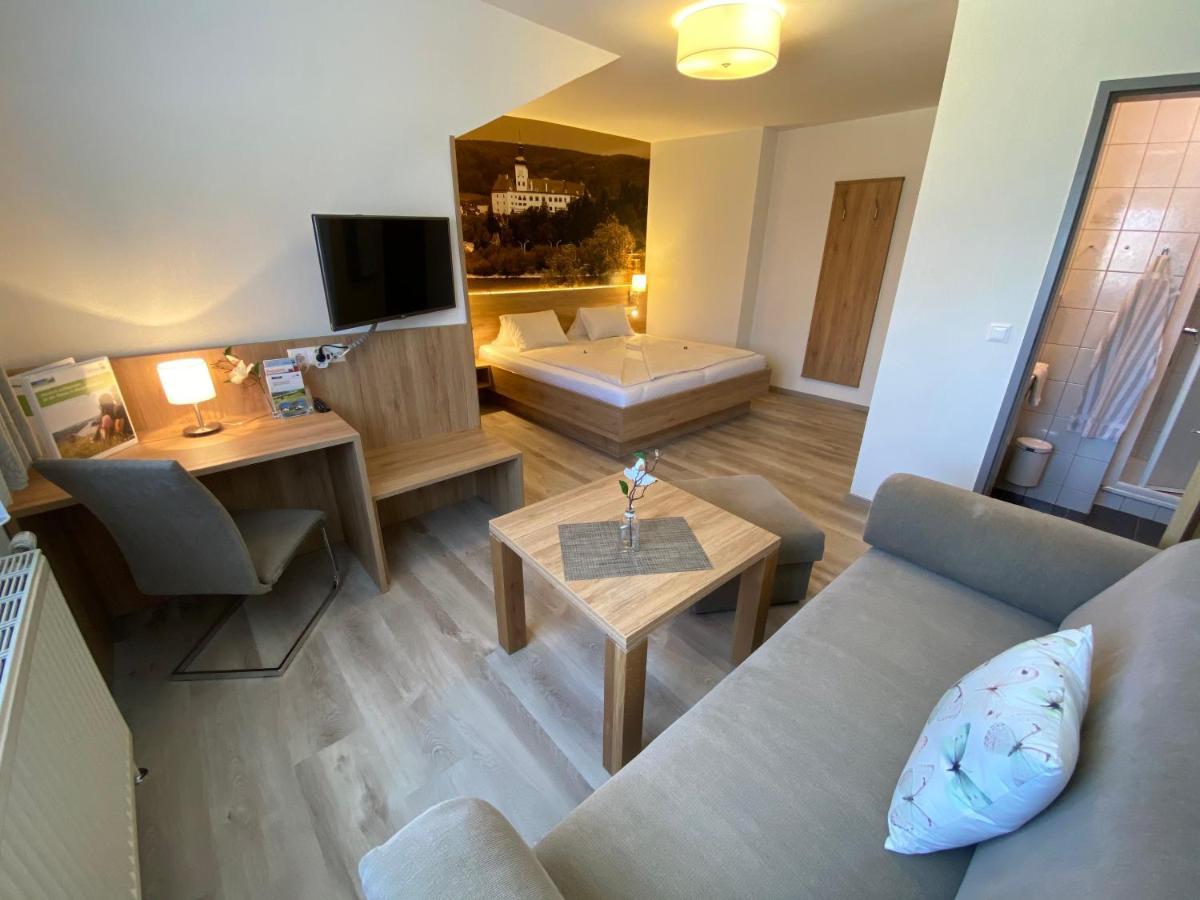 Privatzimmer Und Ferienwohnungen Leeb Persenbeug Eksteriør billede