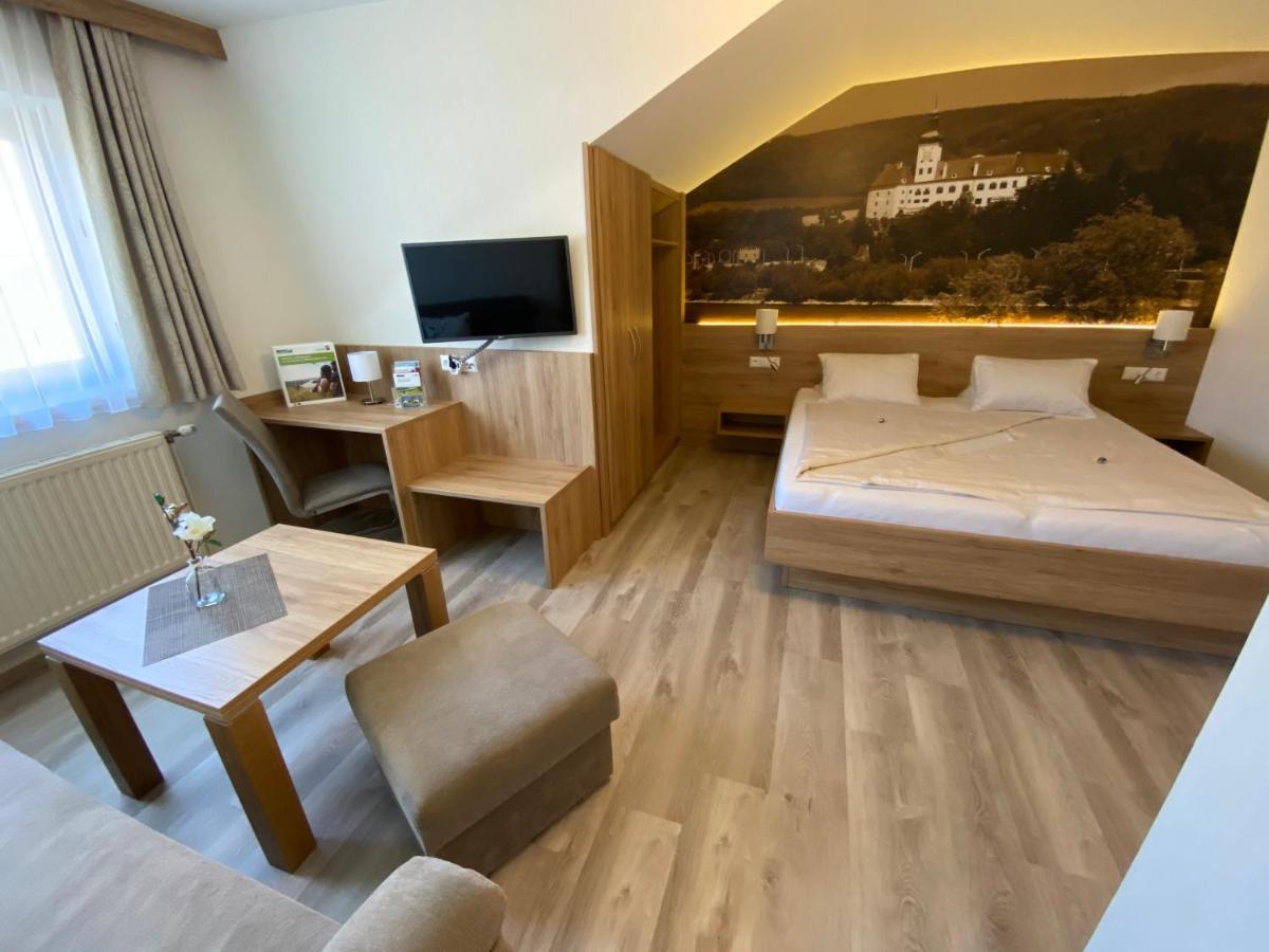 Privatzimmer Und Ferienwohnungen Leeb Persenbeug Eksteriør billede