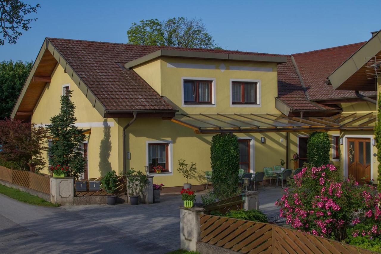 Privatzimmer Und Ferienwohnungen Leeb Persenbeug Eksteriør billede