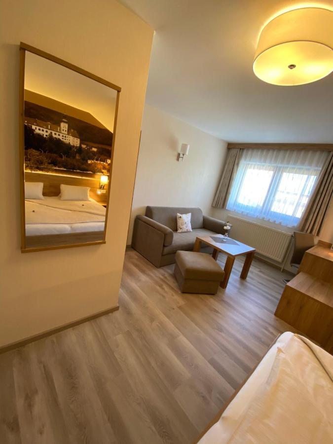 Privatzimmer Und Ferienwohnungen Leeb Persenbeug Eksteriør billede