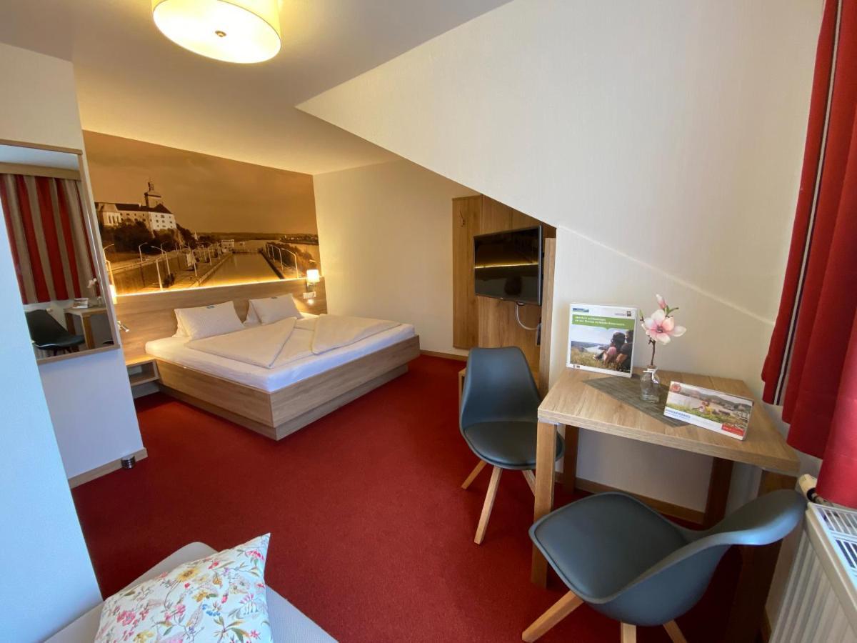 Privatzimmer Und Ferienwohnungen Leeb Persenbeug Eksteriør billede